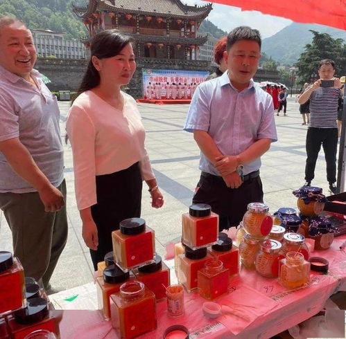 巾幗青年齊發(fā)力，消費(fèi)扶貧促振興——略陽(yáng)縣2020年農(nóng)副產(chǎn)品展銷活動(dòng)紀(jì)實(shí)
